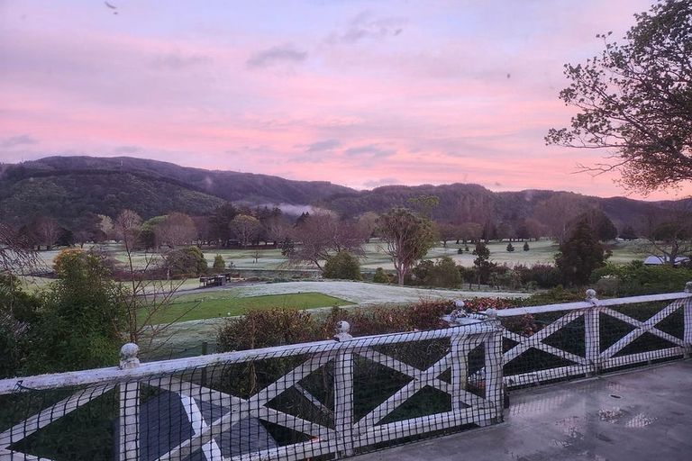 Photo of property in 25 Golf Road, Heretaunga, Upper Hutt, 5018