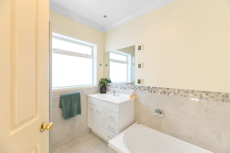 Photo of property in 13b Wharf Road, Te Atatu Peninsula, Auckland, 0610
