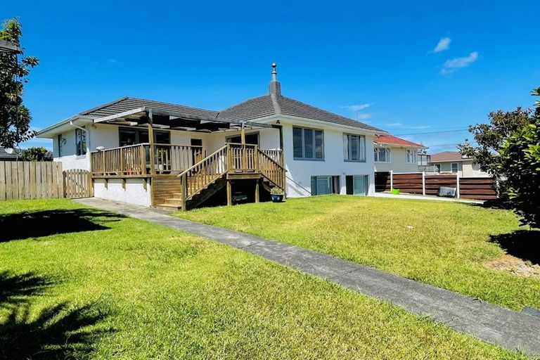 Photo of property in 10 Murray Road, Te Atatu Peninsula, Auckland, 0610