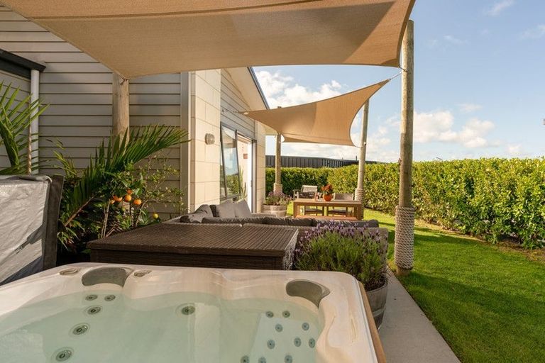 Photo of property in 18 Takahe Drive, Paraparaumu Beach, Paraparaumu, 5032