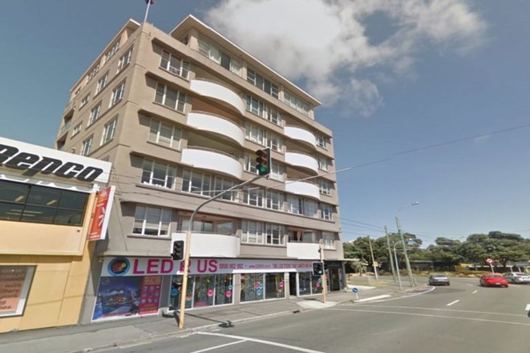 Photo of property in Grandstand Apartments, 11/80u Kent Terrace, Mount Victoria, Wellington, 6011