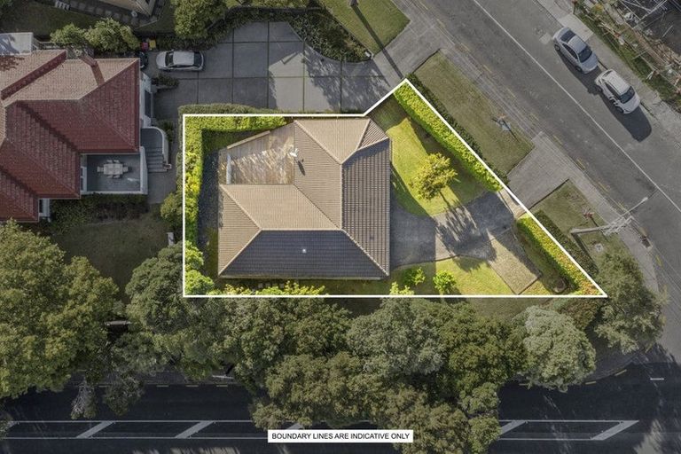 Photo of property in 2a Highland Avenue, Titirangi, Auckland, 0604