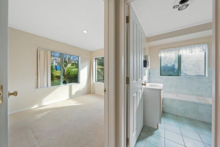 Photo of property in 3 Rosebay Rise, Henderson, Auckland, 0610