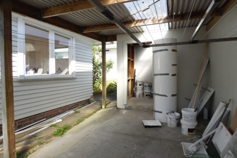 Photo of property in 81 Royal View Road, Te Atatu South, Auckland, 0610