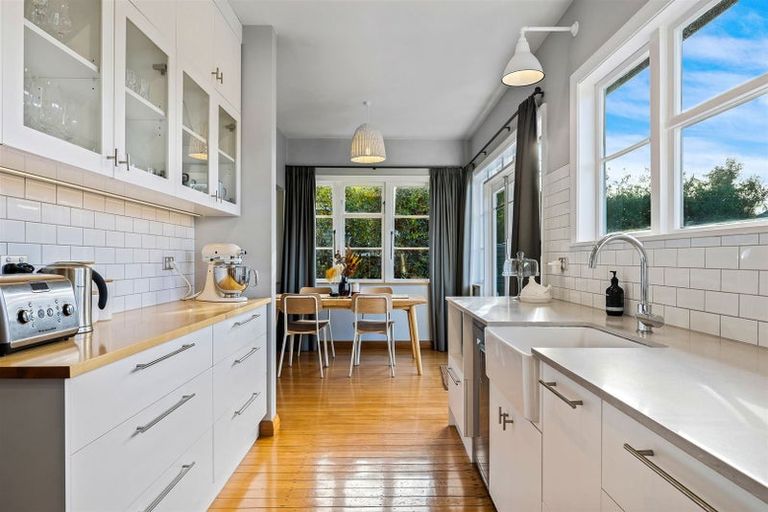 Photo of property in 257 Centaurus Road, Saint Martins, Christchurch, 8022