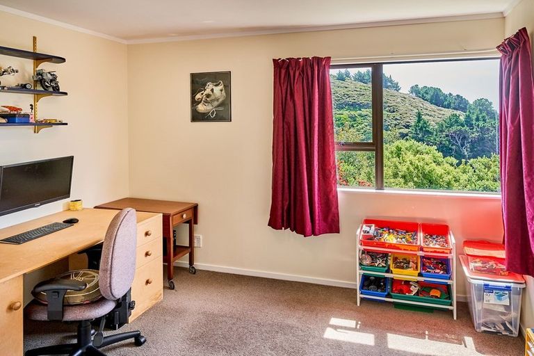 Photo of property in 50 Molyneux Close, Whitby, Porirua, 5024
