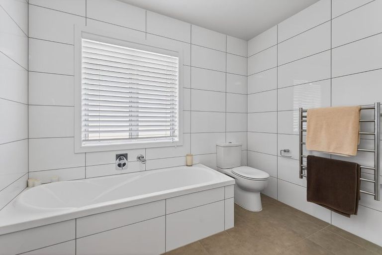 Photo of property in 60 Landmark Terrace, Orewa, 0931