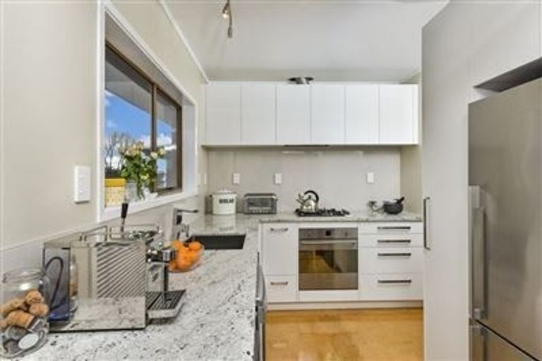 Photo of property in 16 Sydney Street, Hauraki, Auckland, 0622