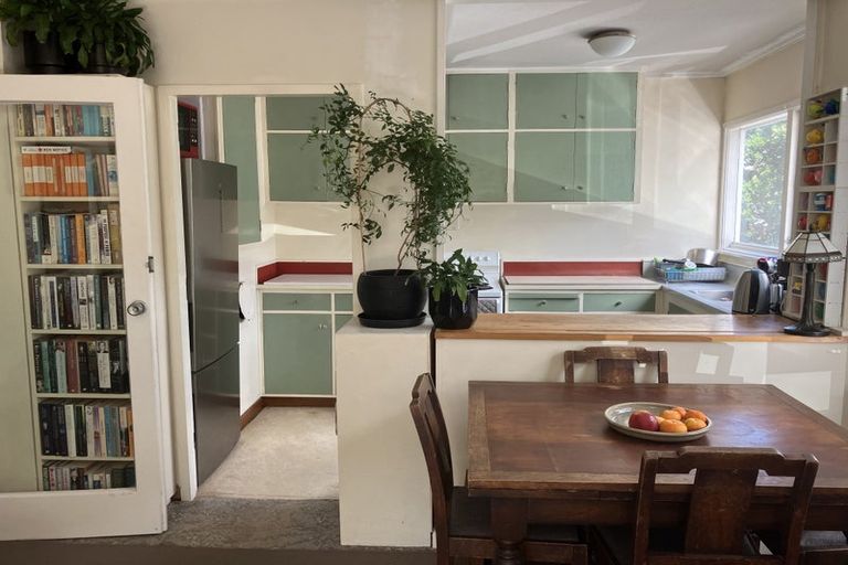 Photo of property in Newman Court Apartments, 2 Newman Terrace, Thorndon, Wellington, 6011