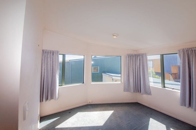 Photo of property in 84a Stewart Drive, Newlands, Wellington, 6037