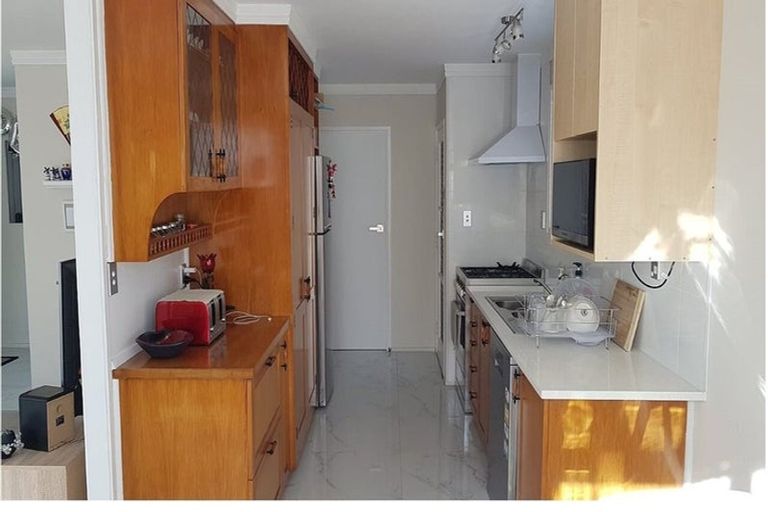 Photo of property in 71b Solar Road, Glen Eden, Auckland, 0602