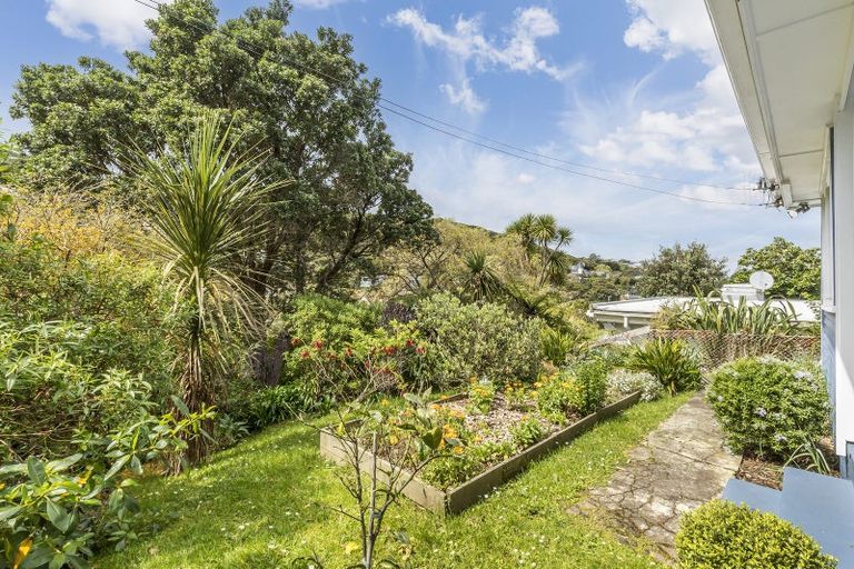 Photo of property in 65 Airlie Road, Plimmerton, Porirua, 5026