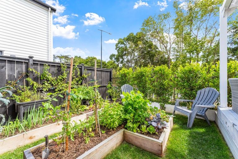 Photo of property in 35 Sidwell Road, Wainui, 0932