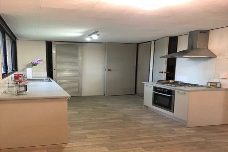 Photo of property in 1/5 Compass Place, Te Atatu Peninsula, Auckland, 0610