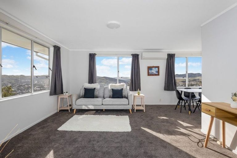 Photo of property in 63 Ruskin Road, Newlands, Wellington, 6037