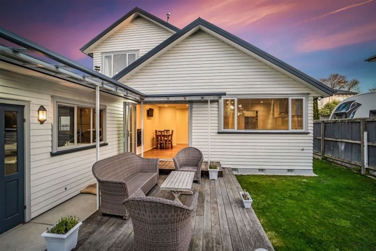 Photo of property in 139 Centaurus Road, Saint Martins, Christchurch, 8022