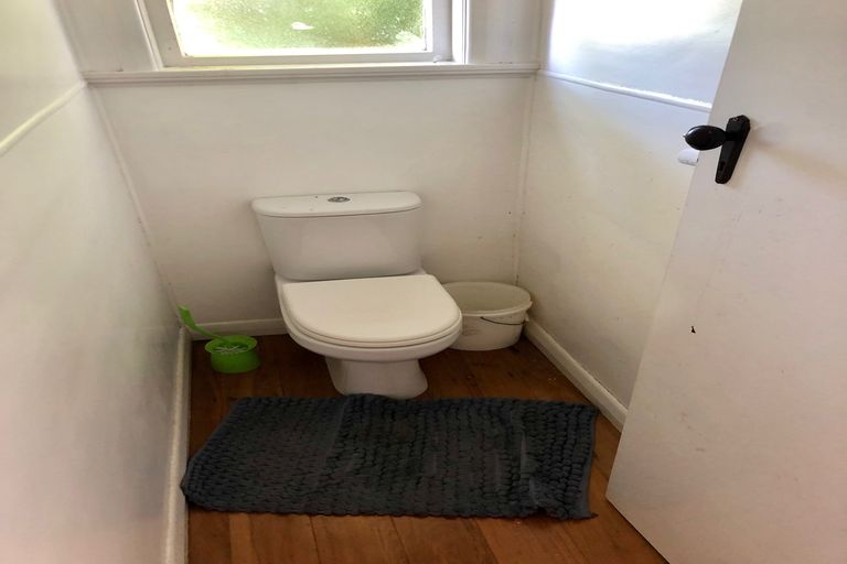 Photo of property in 17 Eastglen Road, Glen Eden, Auckland, 0602