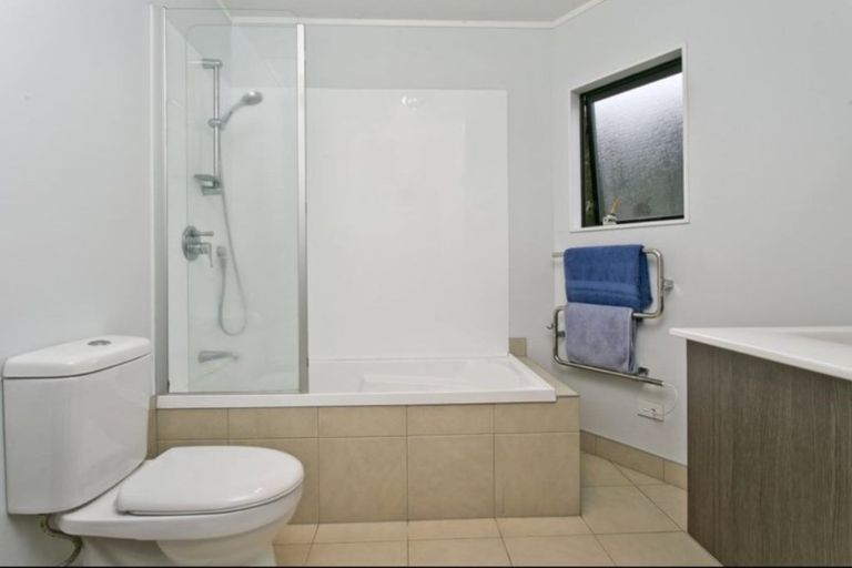 Photo of property in 3/70 Hogans Road, Glenfield, Auckland, 0629