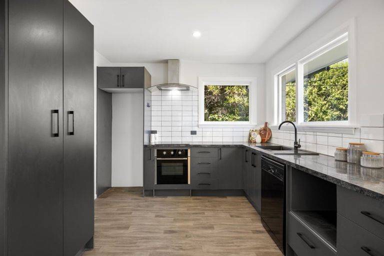 Photo of property in 8 Compton Street, Woolston, Christchurch, 8062