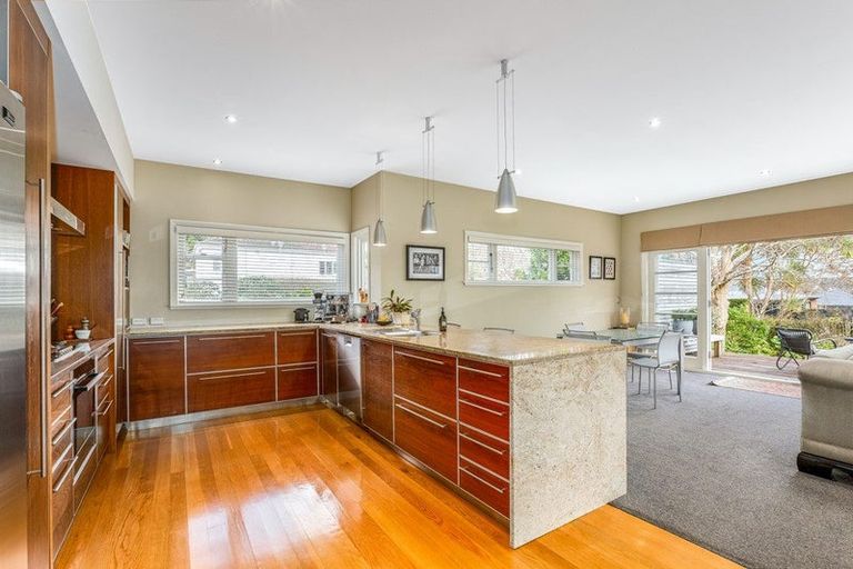 Photo of property in 33 Cheviot Road, Lowry Bay, Lower Hutt, 5013