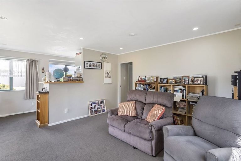 Photo of property in 5 Kinvig Place, Ranui, Auckland, 0612