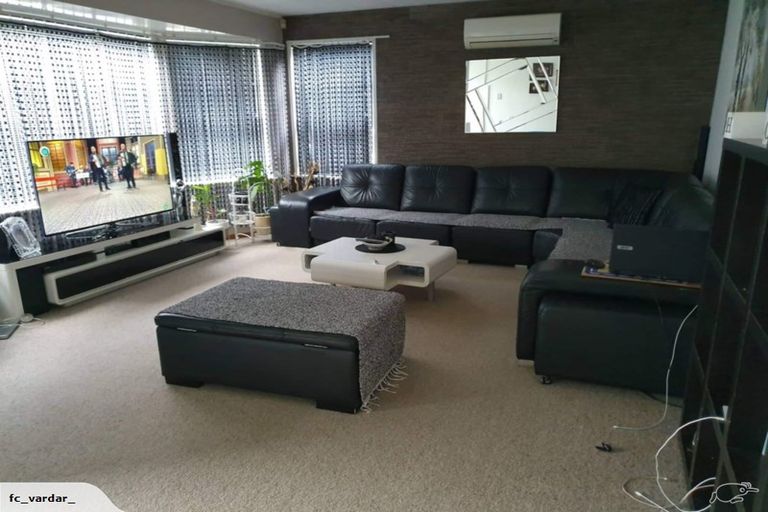 Photo of property in 17 Hewlett Road, Massey, Auckland, 0614