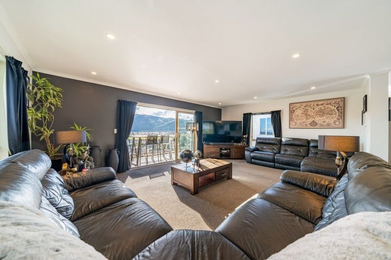 Photo of property in 9a Mccarthy Grove, Clouston Park, Upper Hutt, 5018