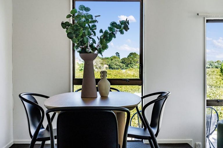 Photo of property in 40 Queen Mary Avenue, New Lynn, Auckland, 0600