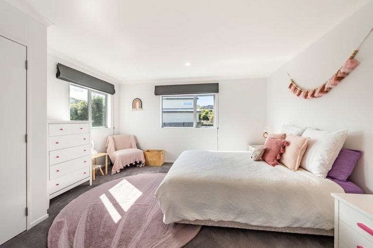 Photo of property in 17 Sumner Terrace, Aotea, Porirua, 5024