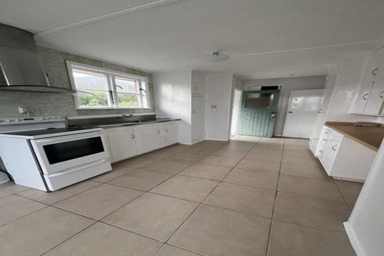 Photo of property in 5 Waldie Grove, Avalon, Lower Hutt, 5011