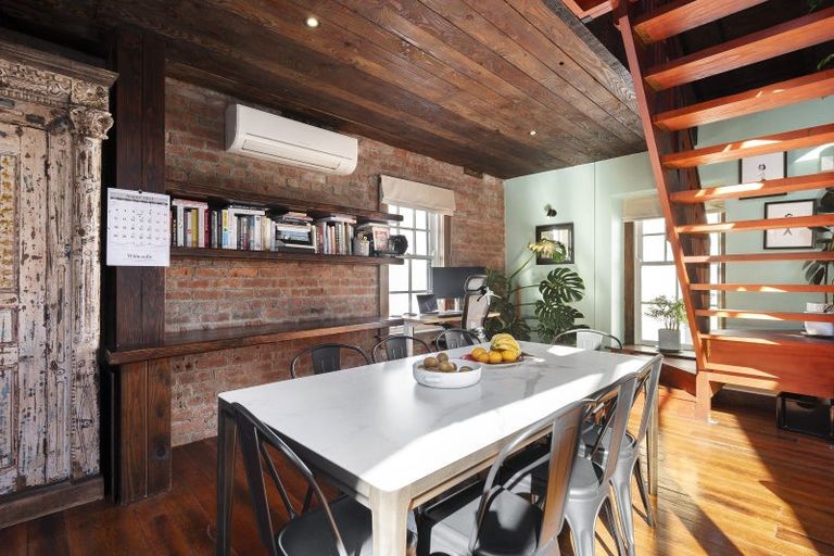 Photo of property in 1/12 Little George Street, Thorndon, Wellington, 6011