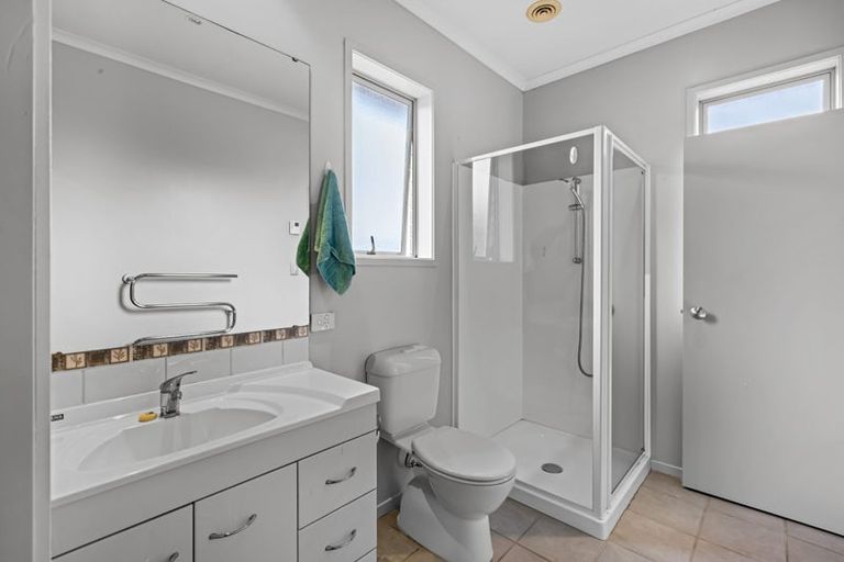 Photo of property in 12 Jelas Road, Red Beach, 0932