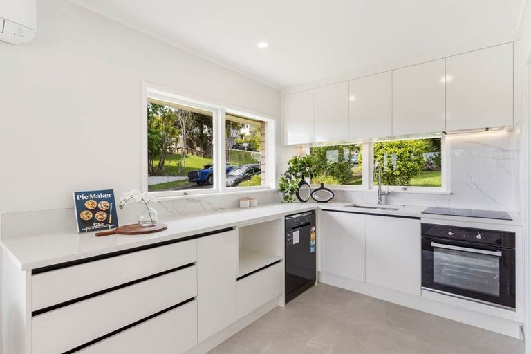 Photo of property in 2/3 Cheryl Place, Hillcrest, Auckland, 0627