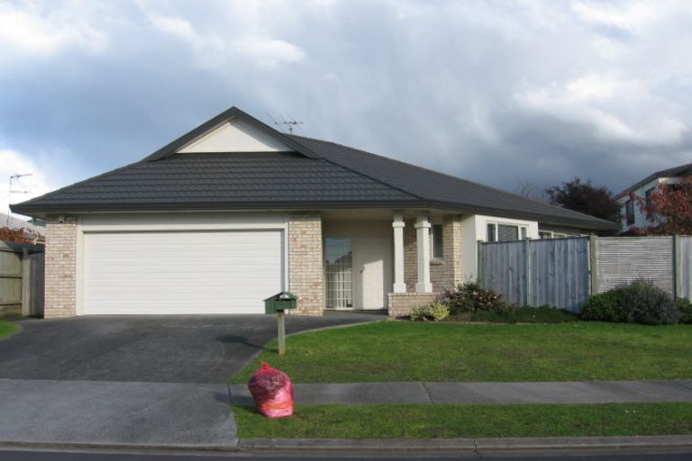 Photo of property in 4 Naul Place, East Tamaki Heights, Auckland, 2016