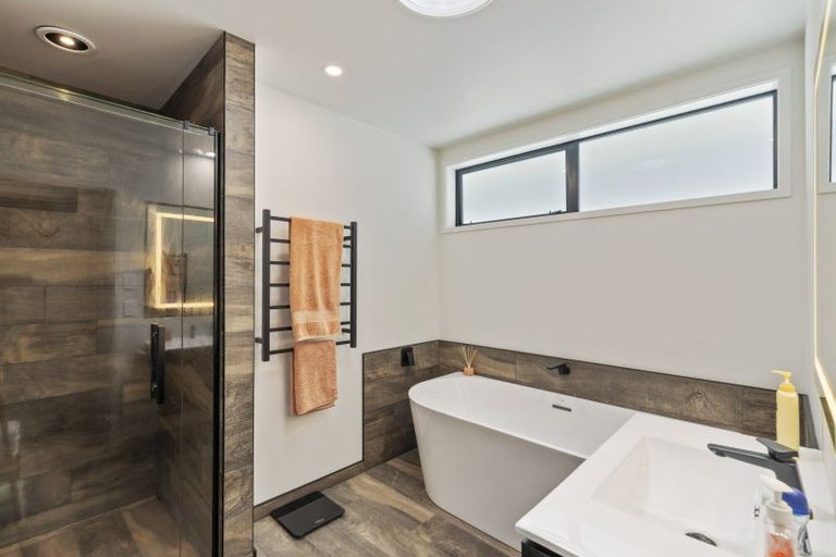 Photo of property in 10 Mackillop Way, Brooklands, New Plymouth, 4310