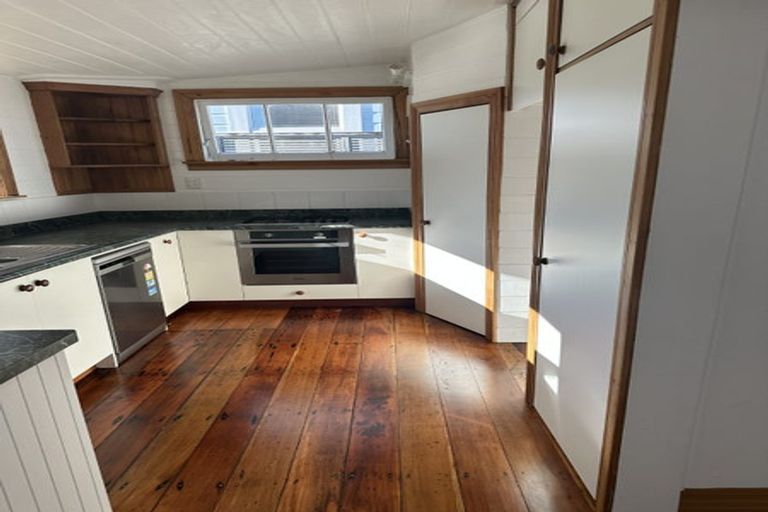 Photo of property in 21 Queen Street, Mount Victoria, Wellington, 6011
