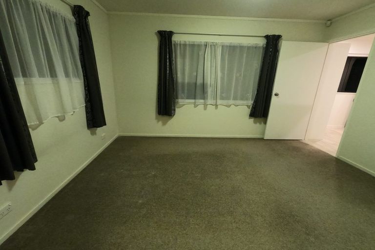 Photo of property in 48a Beaubank Road, Kelston, Auckland, 0602