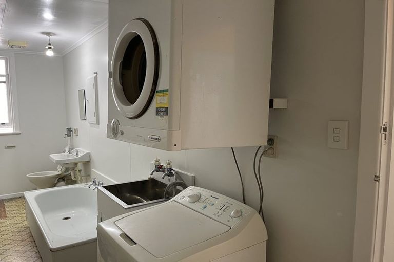 Photo of property in 92 Nairn Street, Mount Cook, Wellington, 6011