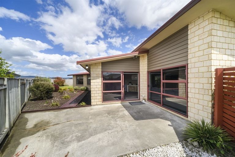 Photo of property in 40 Geneva Terrace, Kelvin Grove, Palmerston North, 4414