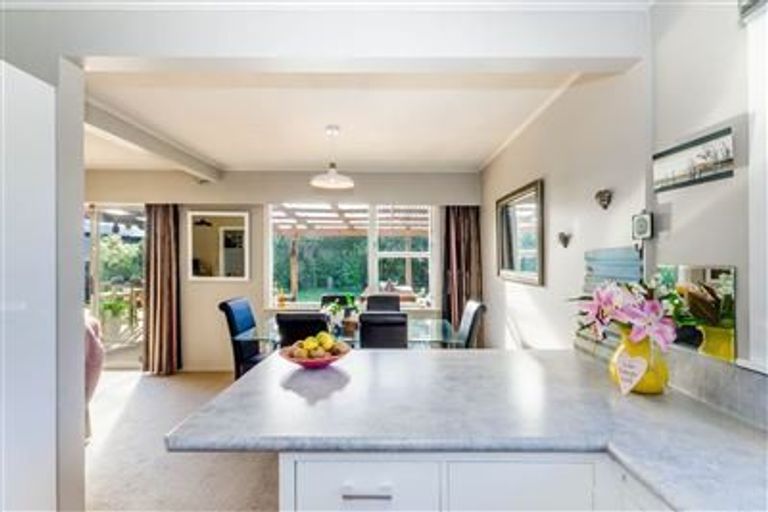 Photo of property in 5 Puriri Road, Waikanae, 5036