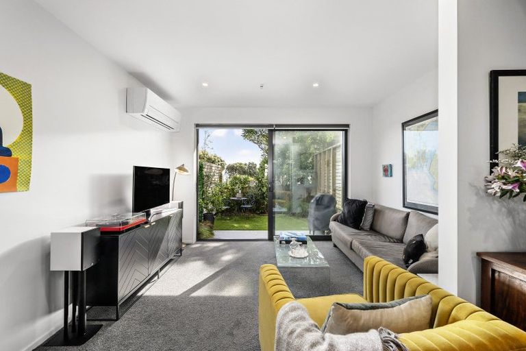 Photo of property in 4c Ferry Road, Days Bay, Lower Hutt, 5013