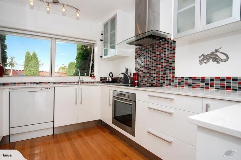 Photo of property in 1/74 Pupuke Road, Hillcrest, Auckland, 0627