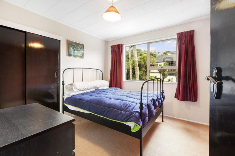 Photo of property in 2 Rokewa Way, Paparangi, Wellington, 6037