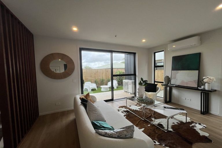 Photo of property in 27c Dawnhaven Drive, Te Atatu Peninsula, Auckland, 0610