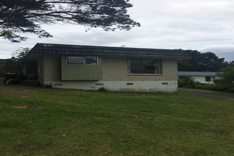 Photo of property in 1/3 Tusac Place, Totara Vale, Auckland, 0627