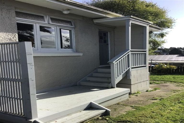 Photo of property in 3185 Great North Road, New Lynn, Auckland, 0600
