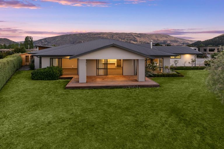 Photo of property in 5 Nancy Lane, Wanaka, 9305