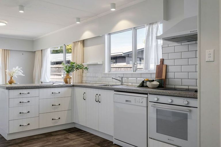 Photo of property in 107 Ruamahanga Crescent, Terrace End, Palmerston North, 4410