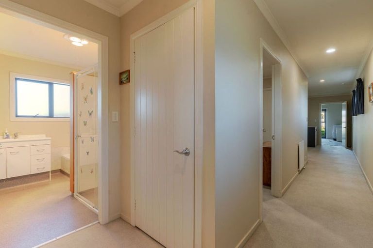 Photo of property in 2 Garrison Street, Carterton, 5713