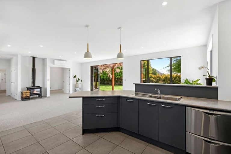Photo of property in 5 Ironview Lane, Wanaka, 9382
